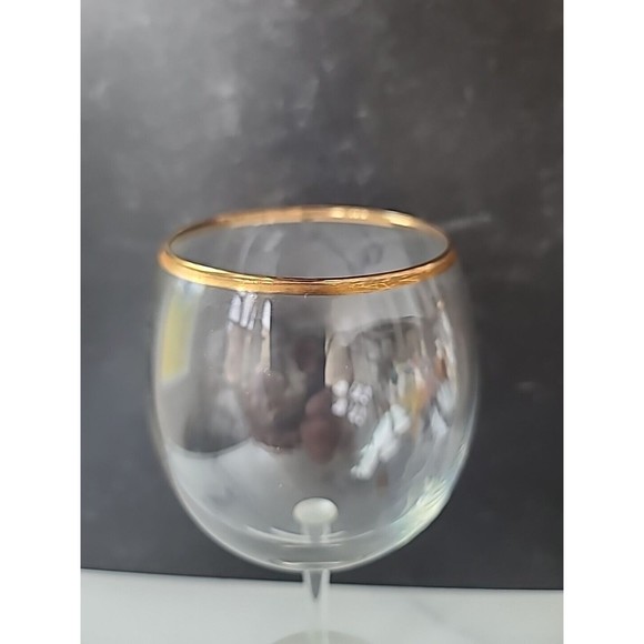 vintage gold rimmed wine glasses - Picture 5 of 10